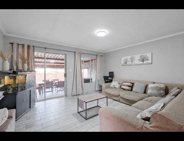 2 BEDROOM TOWNHOUSE FOR SALE IN WIERDAGLEN ESTATE